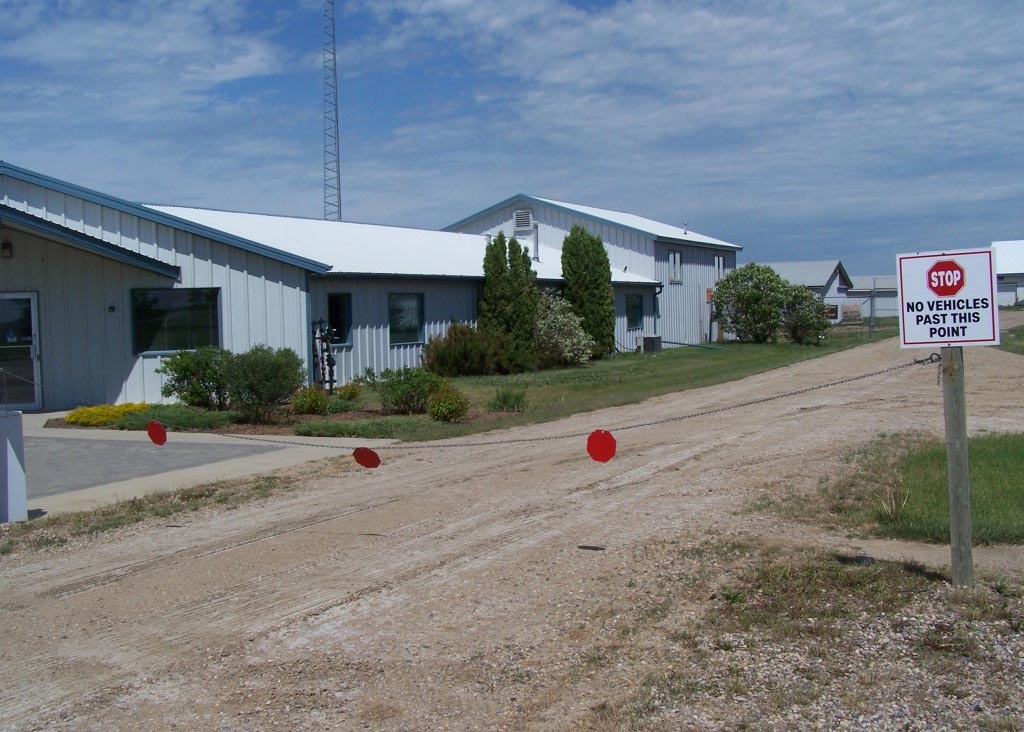 Visiting Prairie Swine Centre – Prairie Swine Centre